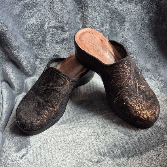 Fly Flot Shoes - Fly Flot Size 40 Black and Gold Mule